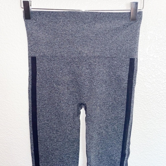 Spanx Gray And Black Seamless High Rise Side Stripe Leggings - Picture 2 of 9
